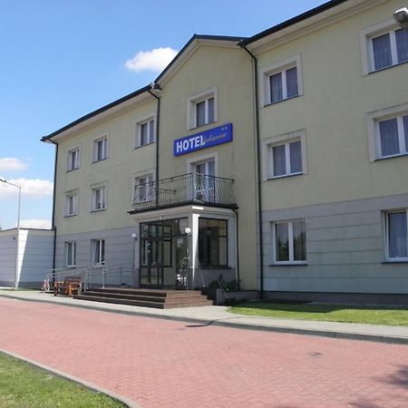 Hotel Julianów Varsóvia Exterior foto