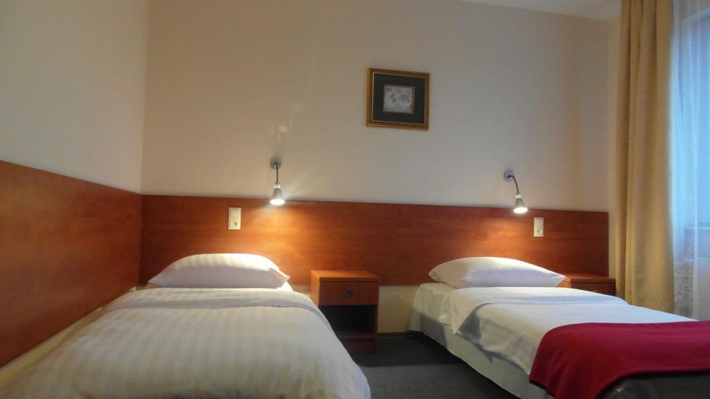 Hotel Julianów Varsóvia Quarto foto
